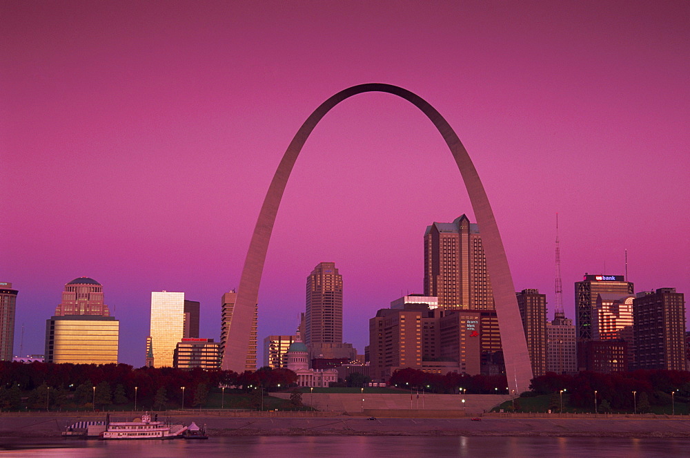 Gateway Arch and city skyline, St. Louis, Missouri, United States of America, North America