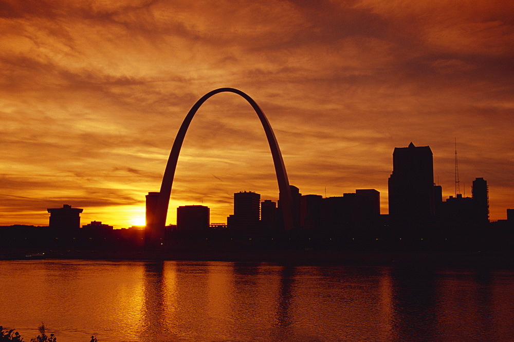 Gateway Arch and city skyline, St. Louis, Missouri, United States of America, North America