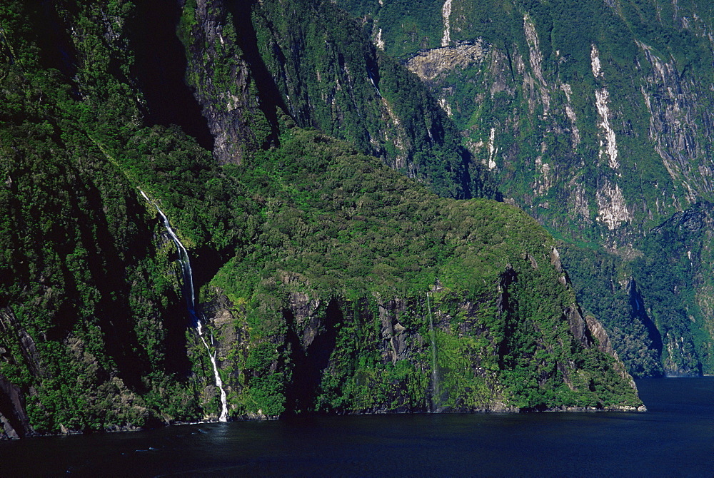 Milford Sound, Fiordland National Park, UNESCO World Heritage Site, South Island, New Zealand, Pacific