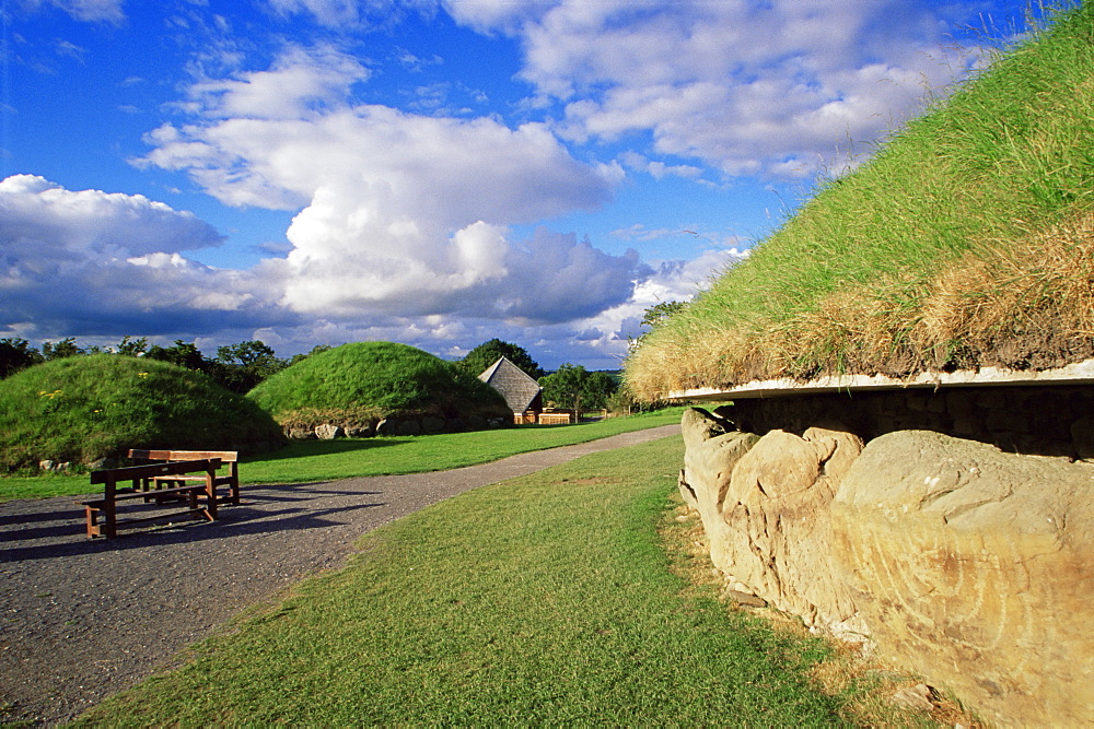 Knowth Stone Age site, Boyne Valley, County Meath, Leinster, Republic of Ireland, Europe