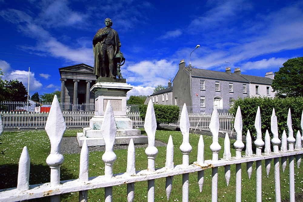 Statue of the 3rd Earl of Rosse, Birr Town, County Offaly, Leinster, Republic of Ireland, Europe