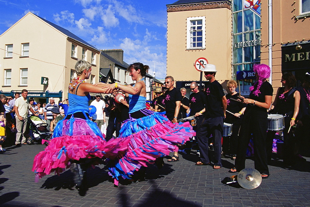 Street performers, annual Spraoi Street Festival, City of Waterford, County Waterford, Munster, Republic of Ireland, Europe