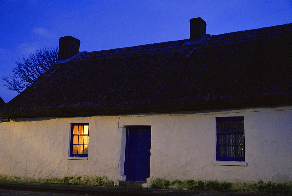 Thatched cottage, Ardmore, County Waterford, Munster, Republic of Ireland, Europe