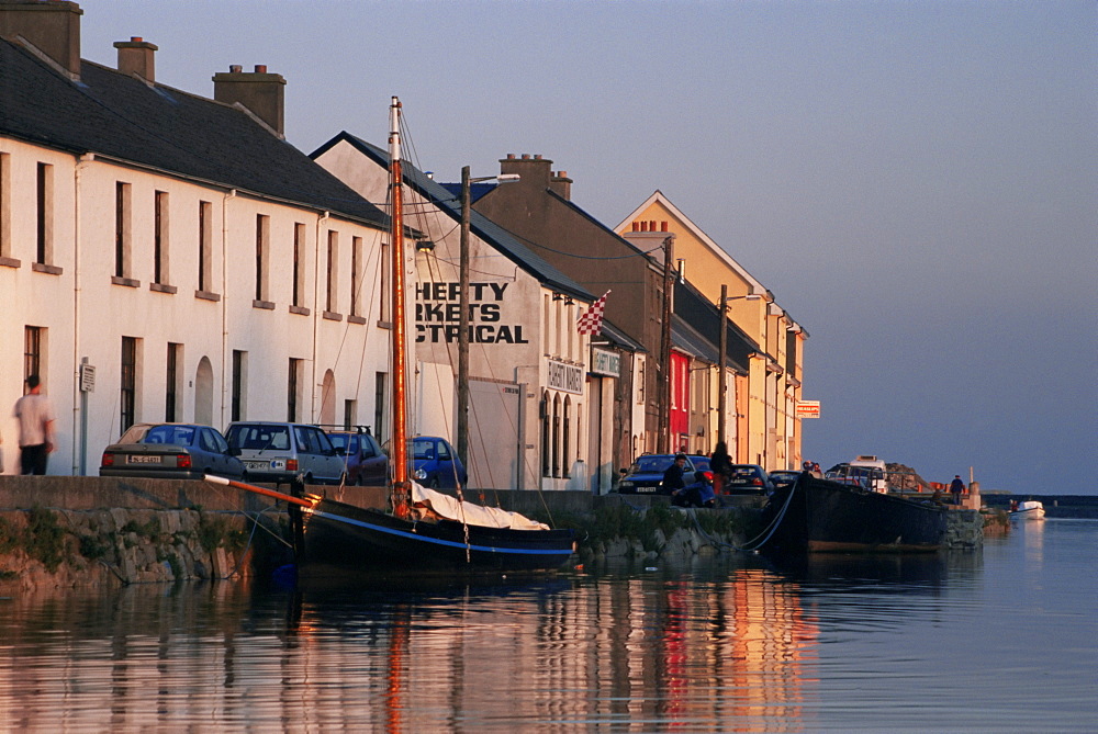 The Long Walk, Galway City, County Galway, Connacht, Republic of Ireland, Europe