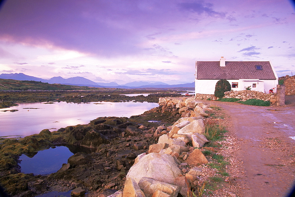 Cottage, Inishnee Island, County Galway, Republic of Ireland, Europe