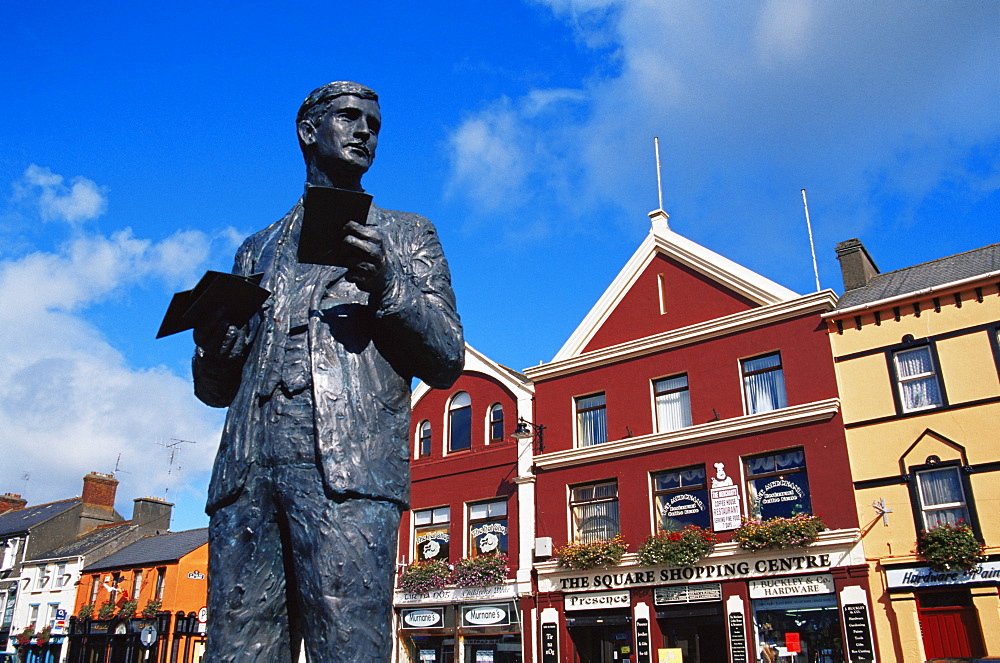 Sam Maguire statue, Dunmanway, County Cork, Munster, Republic of Ireland, Europe