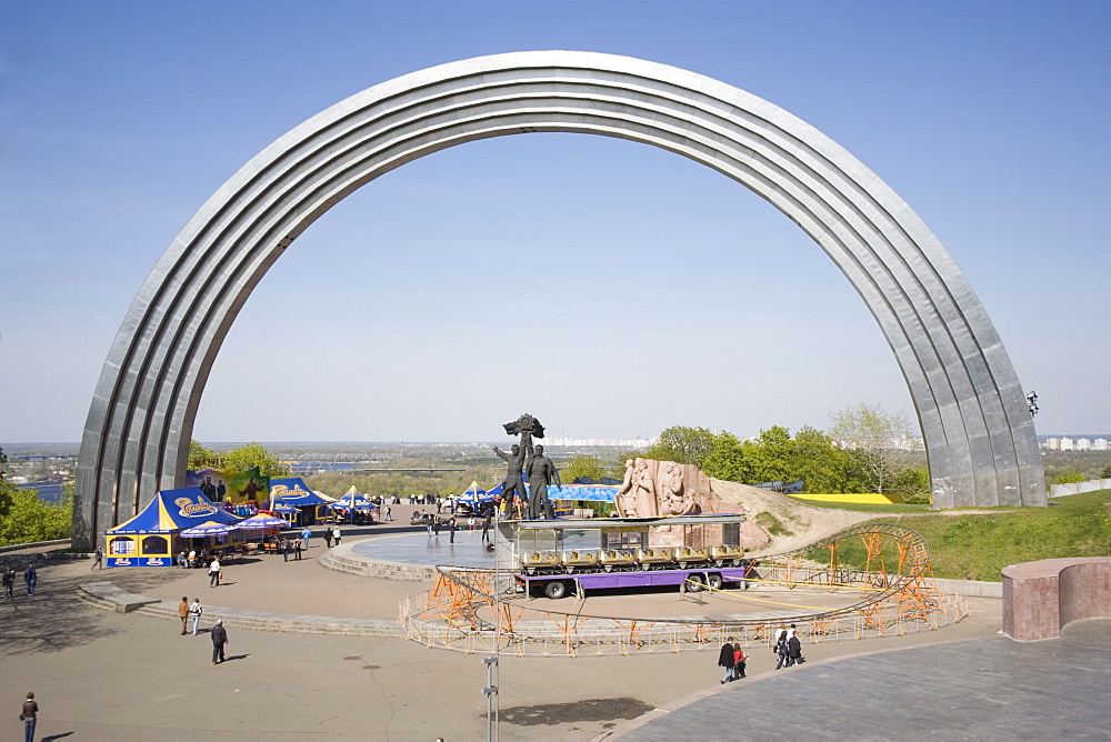 Friendship of the Peoples Monument, Khreschaty Park, Kiev, Ukraine, Europe