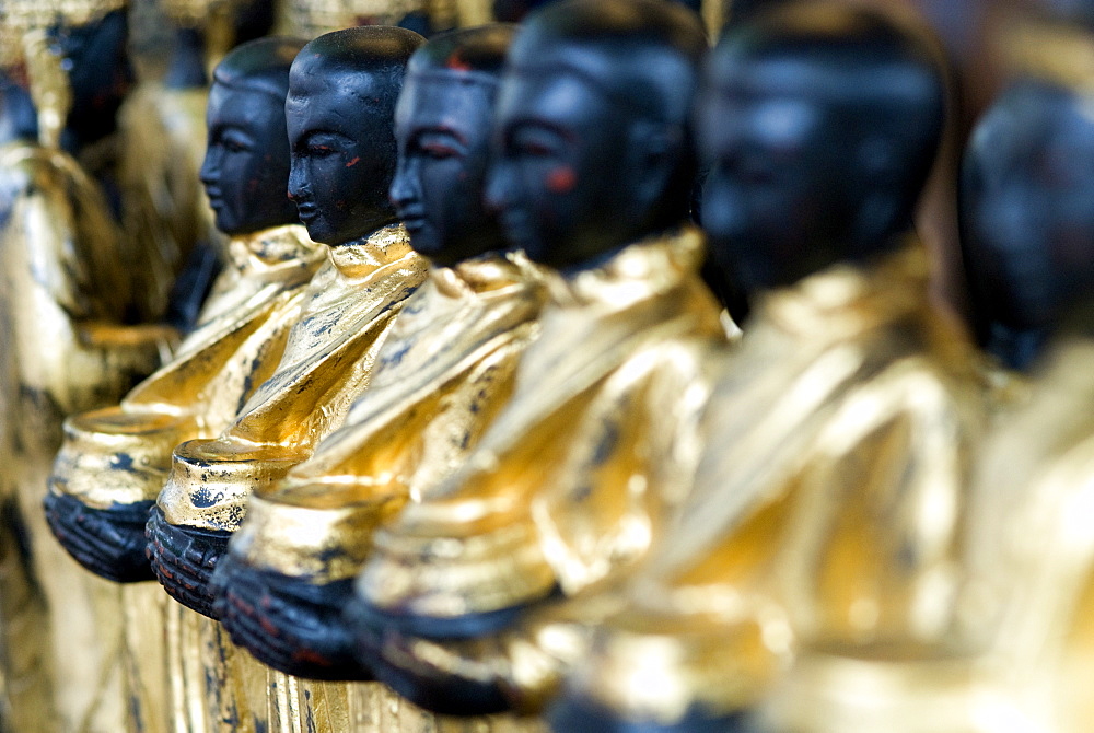 Wooden Buddhas, Chatuchak weekend market, Bangkok, Thailand, Southeast Asia, Asia