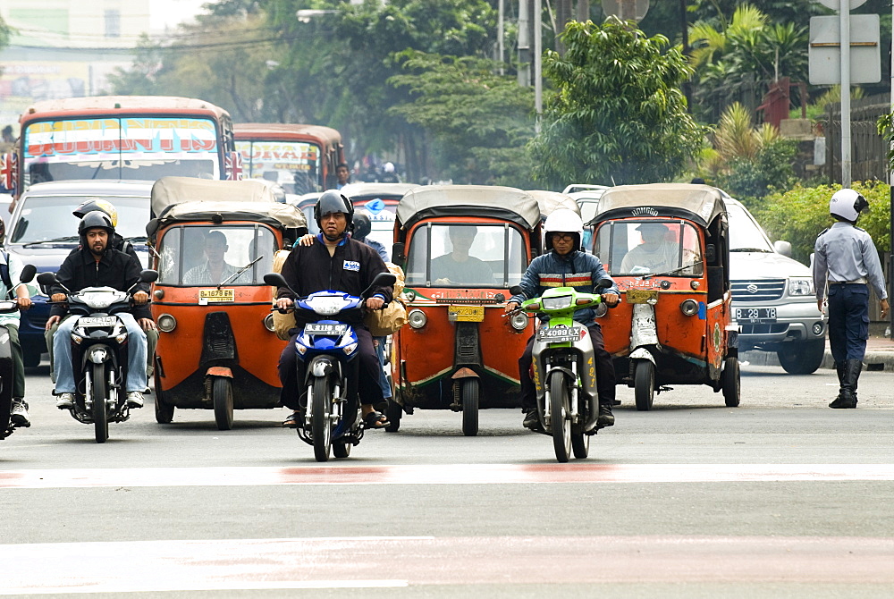 Traffic including tuk-tuk or bajaj, Jakarta, Java, Indonesia, Southeast Asia, Asia