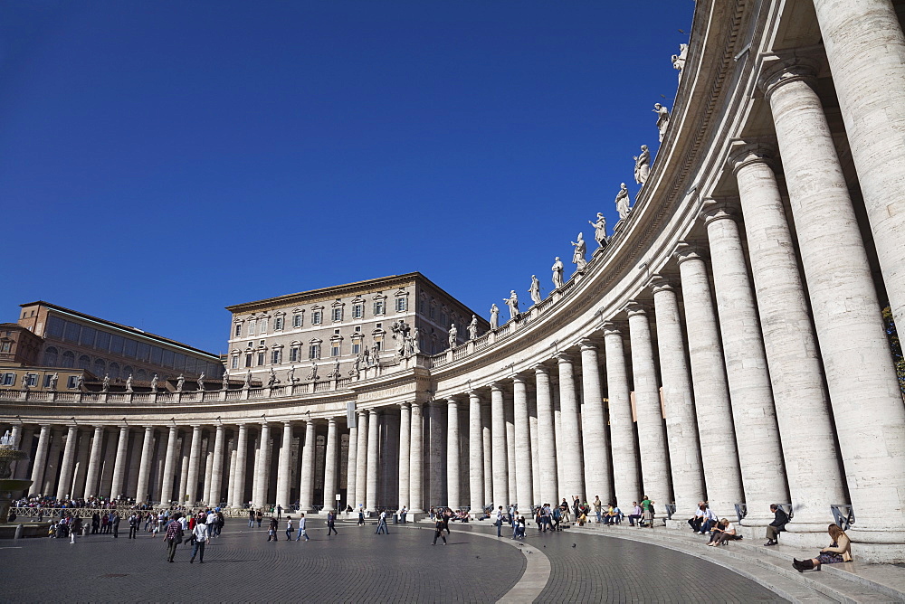 Curve of columns in Piazza San Pietro, Vatican City, Rome, Lazio, Italy, Europe