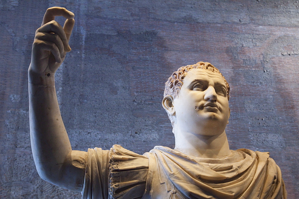 Roman statue, Forum, Rome, Lazio, Italy, Europe