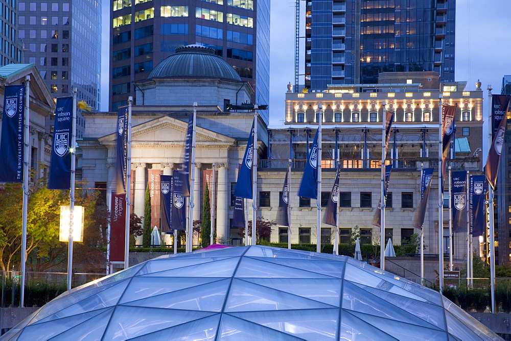 The dome of the Ice Rink and Vancouver Art Gallery at night, Robson Square, Downtown, Vancouver, British Columbia, Canada, North America