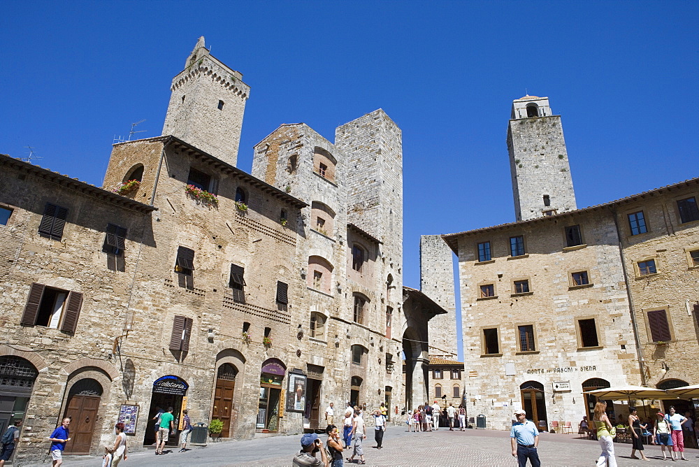 Towers, Piazza Della Cisterna, San Gimignano, UNESCO World Heritage Site, Tuscany, Italy, Europe