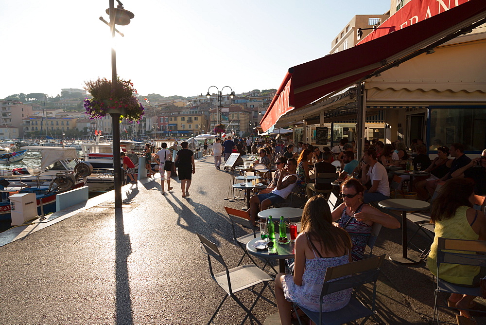 Cafe life on the waterfront at the harbour of the historic town of Cassis, Cote d'Azur, Provence, France, Europe