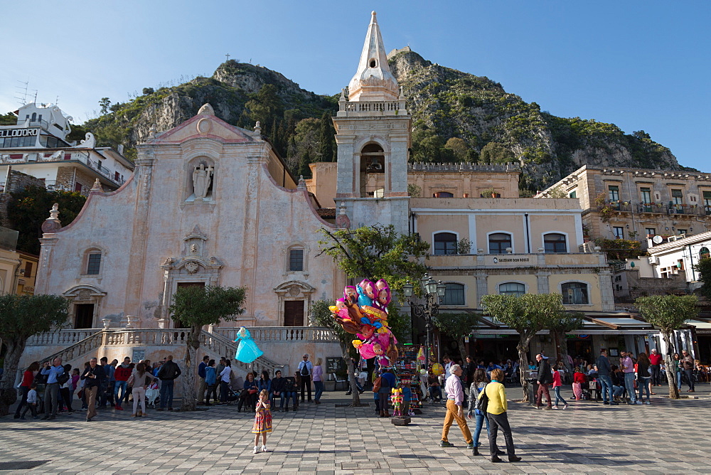 People enjoying passeggiata in Piazza IX Aprile in the hill town of Taormina, Sicily, Italy, Europe