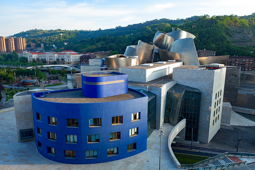 The Guggenheim Museum, designed by Frank Gehry, Bilbao, Biscay (Vizcaya), Basque Country (Euskadi), Spain, Europe