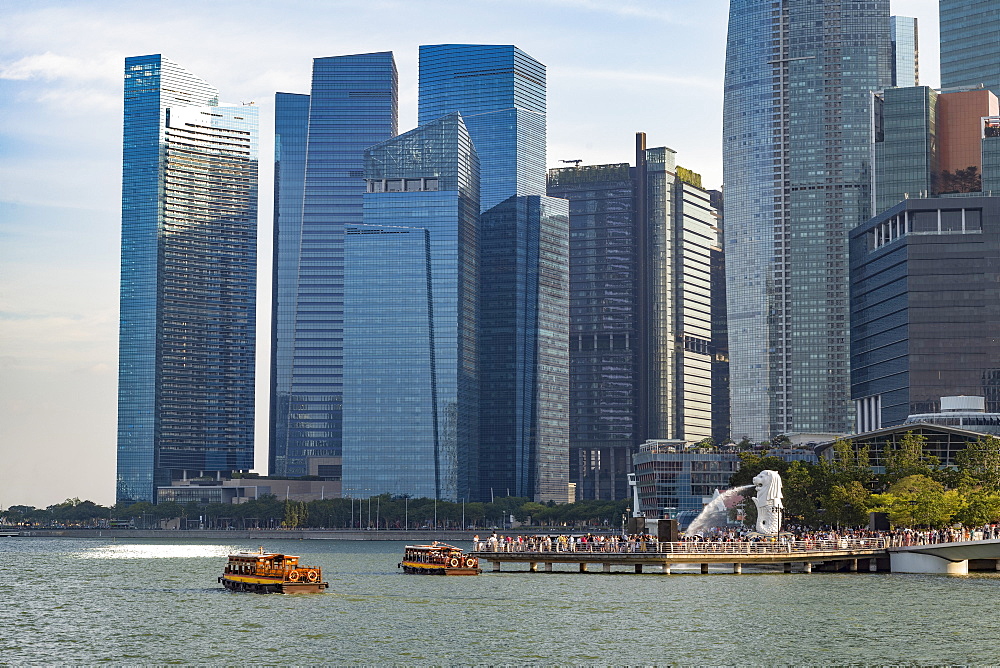 Tourist boats with the Merlion statue and Marina Bay skyline, Singapore, Southeast Asia, Asia