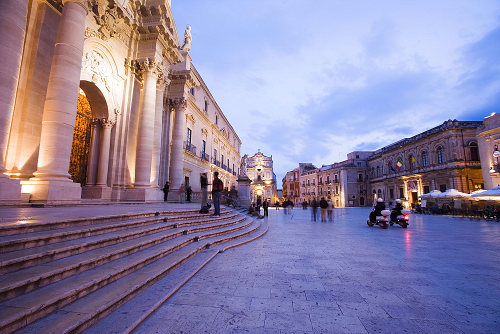 Motorcycles by the steps of the cathedral in the evening, Santa Lucia alla Badia, Piazza Duomo, Ortygia, Syracuse, Sicily, Italy, Europe