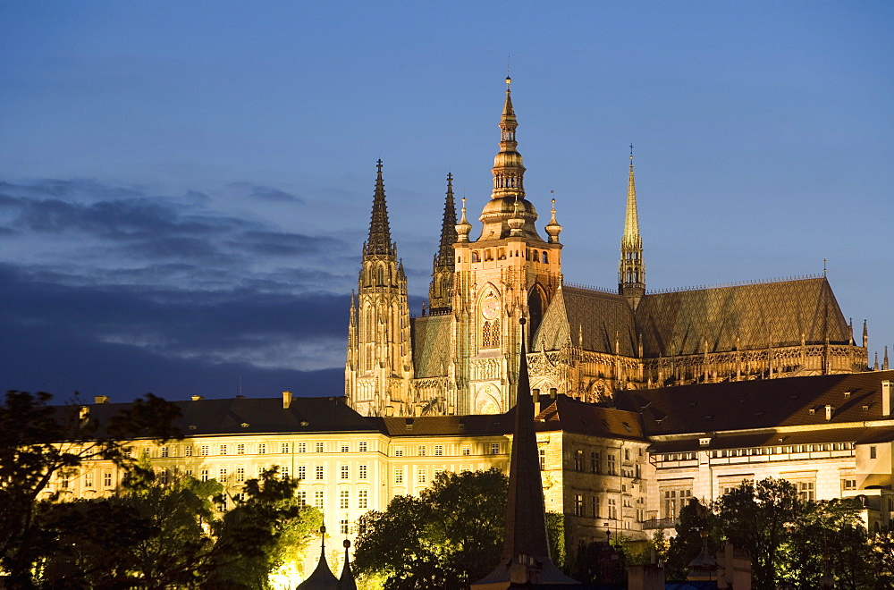 St. Vitus's Cathedral, Royal Palace and Castle from Charles Bridge, UNESCO World Heritage Site, Old Town, Prague, Czech Republic, Europe