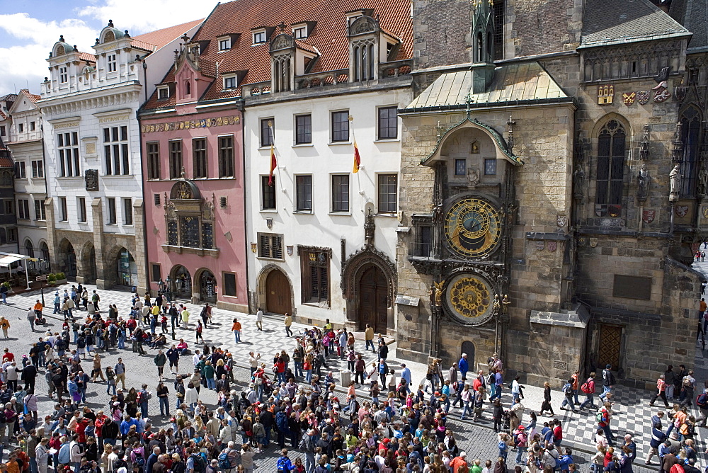 Crowds of tourists in front of Town Hall Clock, Astronomical clock, Old Town Square, Old Town, Prague, Czech Republic, Europe