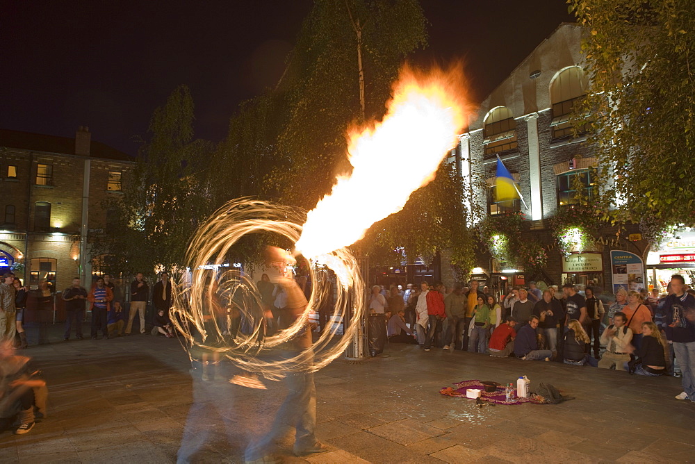 Street entertainers, fire eaters, Temple Bar, Dublin, Republic of Ireland, Europe