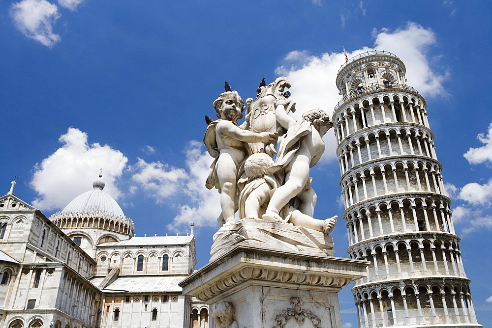 Duomo, la Fontana dei Putti, and Leaning Tower, Pisa, UNESCO World Heritage Site, Tuscany, Italy, Europe