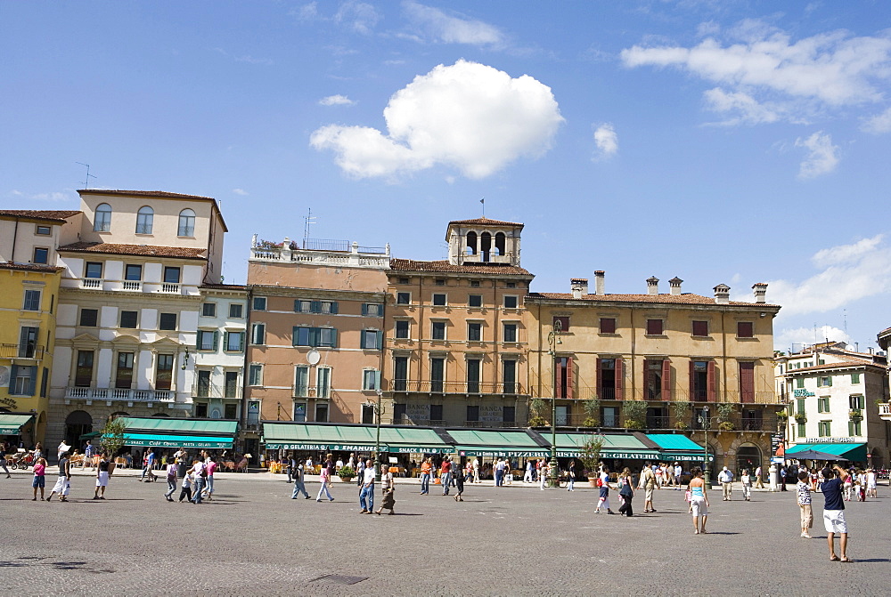 Cafes and restaurants in Piazza Bra, Verona, Italy