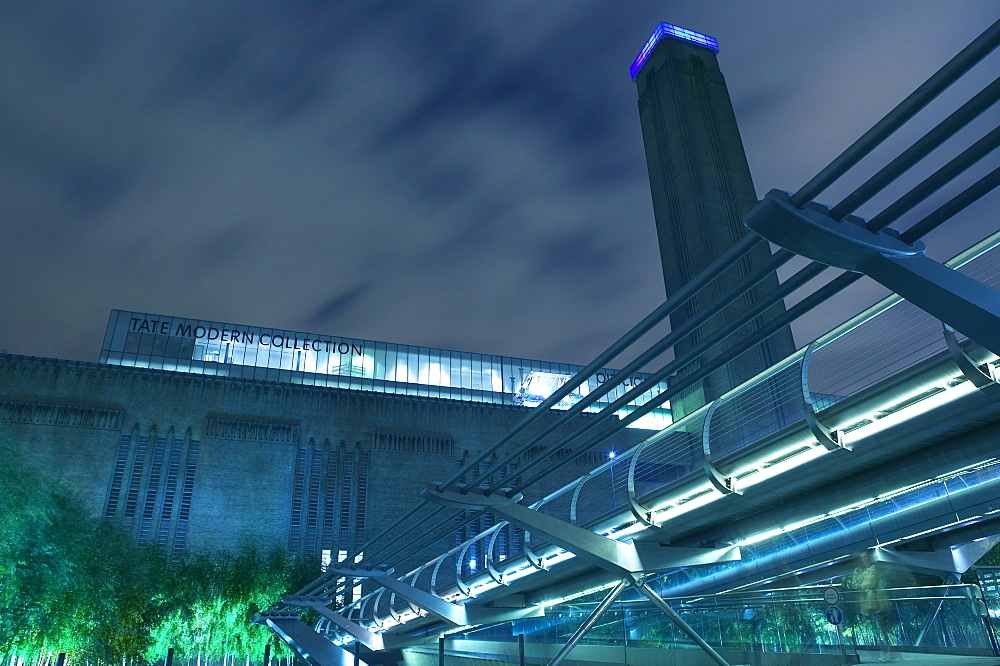 Tate Modern Gallery and the Millennium Bridge, London, England, United Kingdom, Europe