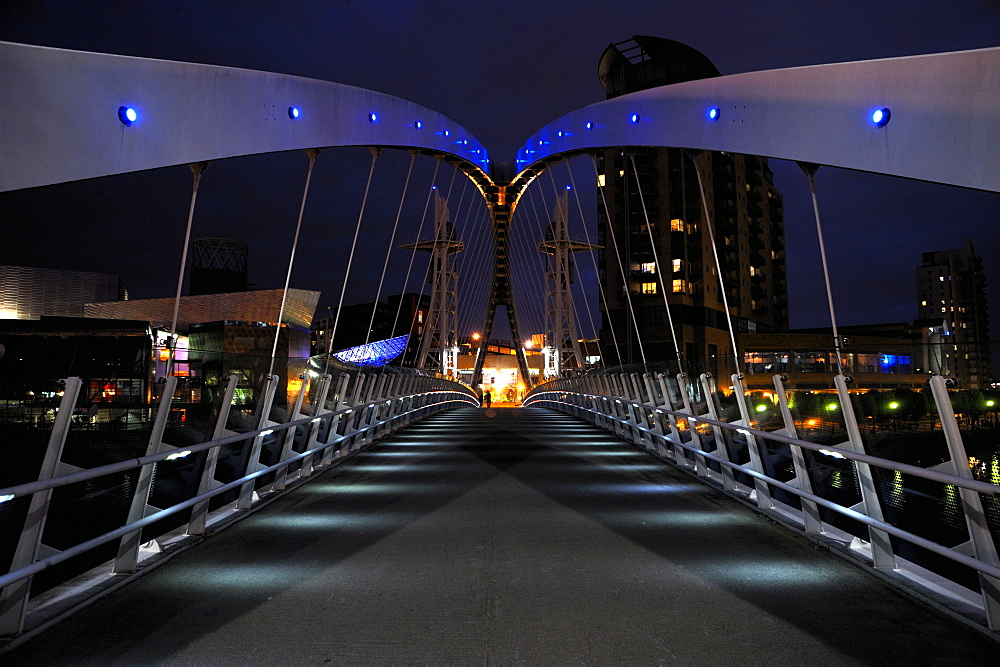 Night view of The Lowry Bridge over the Manchester Ship Canal, Salford Quays, Greater Manchester, England, United Kingdom, Europe