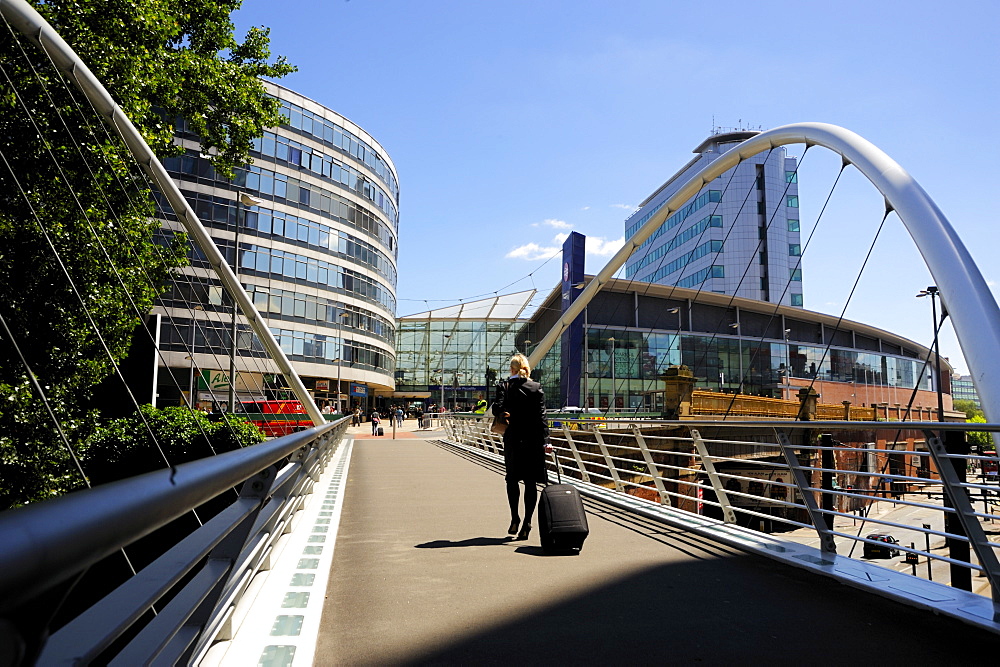 Footbridge at Piccadilly Railway Station, Manchester, England, United Kingdom, Europe