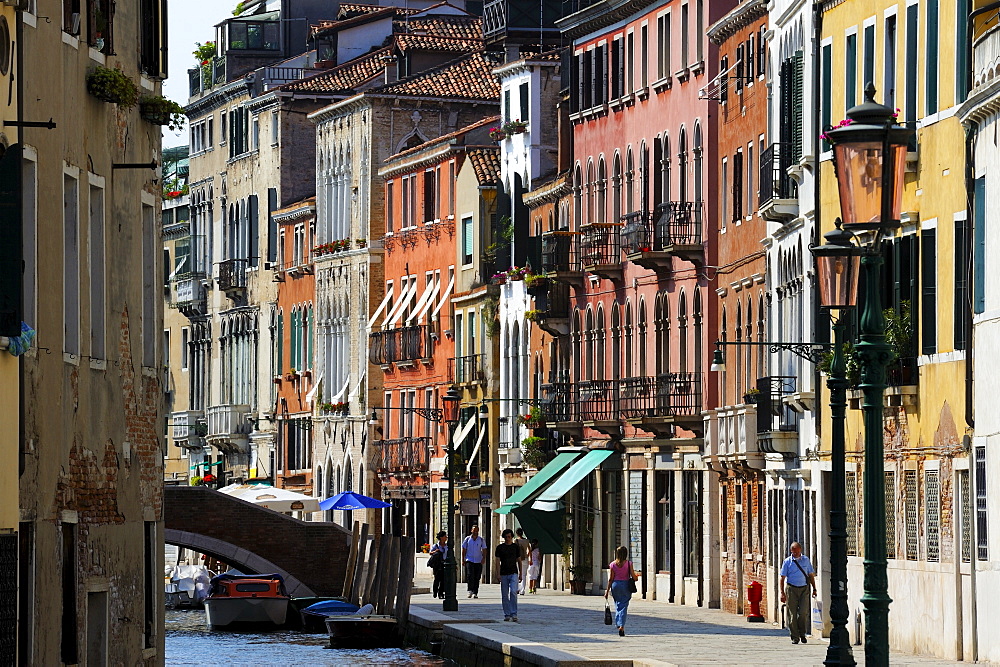 Canal scene, Venice, UNESCO World Heritage Site, Veneto, Italy, Europe