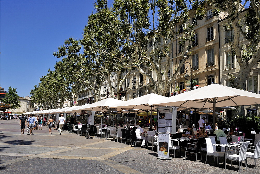 Alfresco restaurants, Place de L'Horloge, Avignon, Provence, France, Europe