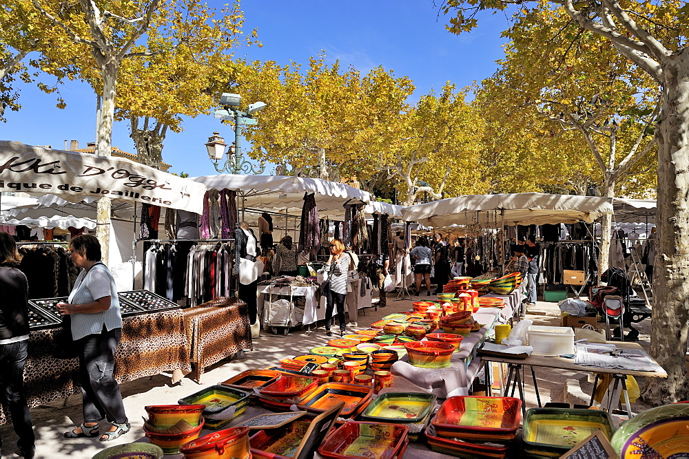 Market stalls, St. Tropez, Var, Provence, Cote d'Azur, France, Europe