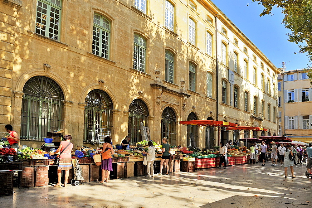 Fruit and vegetable market, Aix-en-Provence, Bouches-du-Rhone, Provence, France, Europe