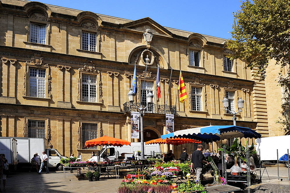 Flower Market in Place de L'Hotel de Ville Square, Aix-en-Provence, Bouches-du-Rhone, Provence, France, Europe