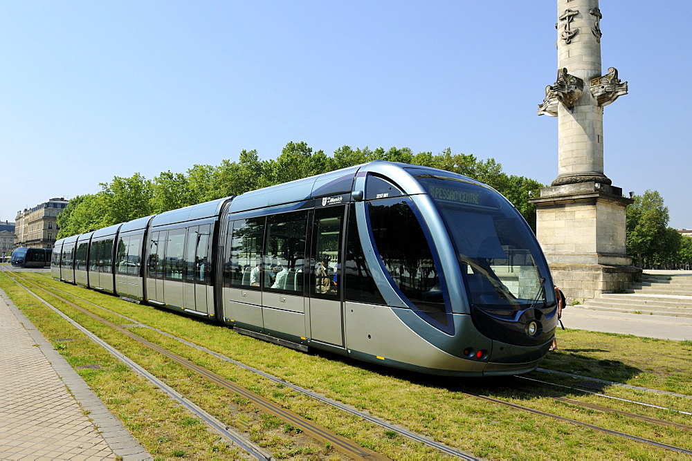 Tram on Quai Louis XVIII, Esplanade Des Quinconces, Bordeaux, Gironde, Aquitaine, France, Europe