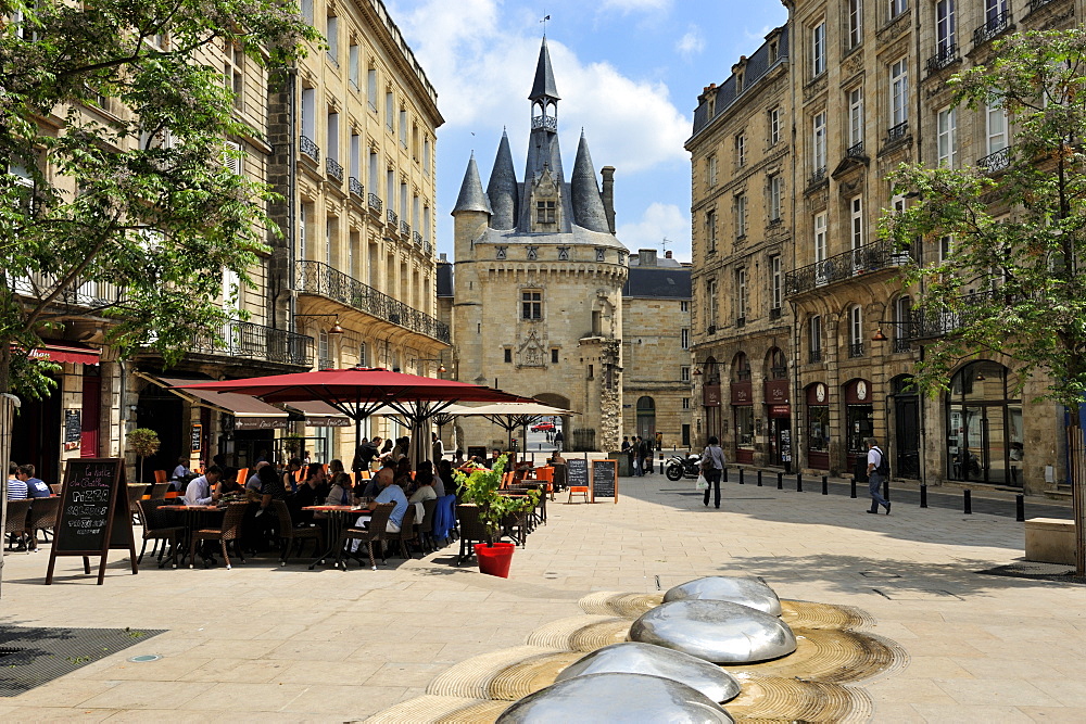 View of Porte Cailhau from Place de Palais, Bordeaux, UNESCO World Heritage Site, Gironde, Aquitaine, France, Europe