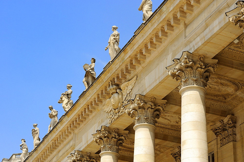 Corinthian style columns and statues adorning Le Grand Theatre, Place de la Comedie, Bordeaux, UNESCO World Heritage Site, Gironde, Aquitaine, France, Europe