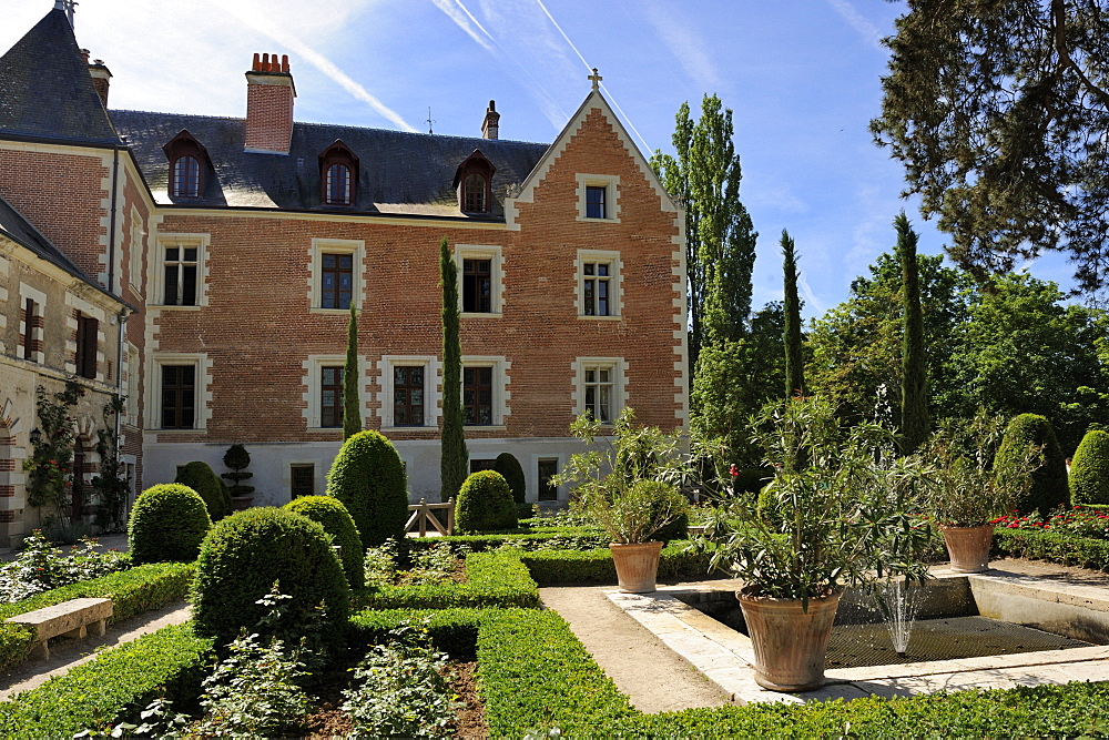 Renaissance garden, Leonardo da Vinci's House and Museum, Clos Luce, Parc Leonardo da Vinci, Amboise, Indre-et-Loire, Loire Valley, Centre, France, Europe