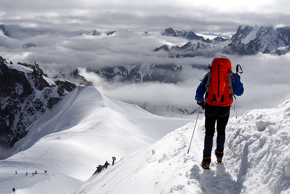 Mountaineers and climbers, Mont Blanc range, French Alps, France, Europe