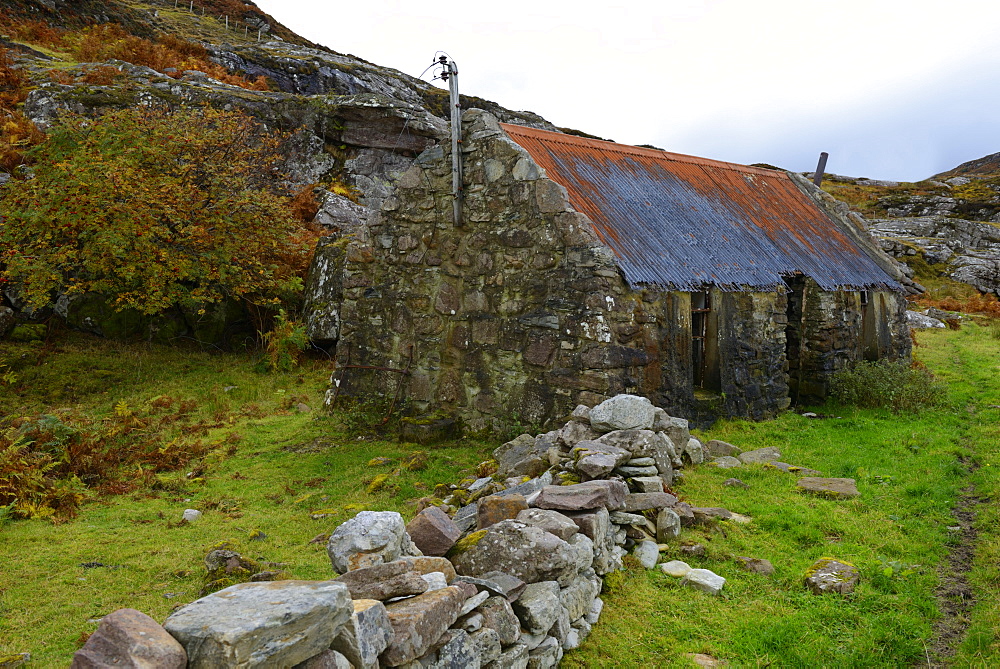 Ruined croft, Ardmair, Ullapool, Highlands, Scotland, United Kingdom, Europe 