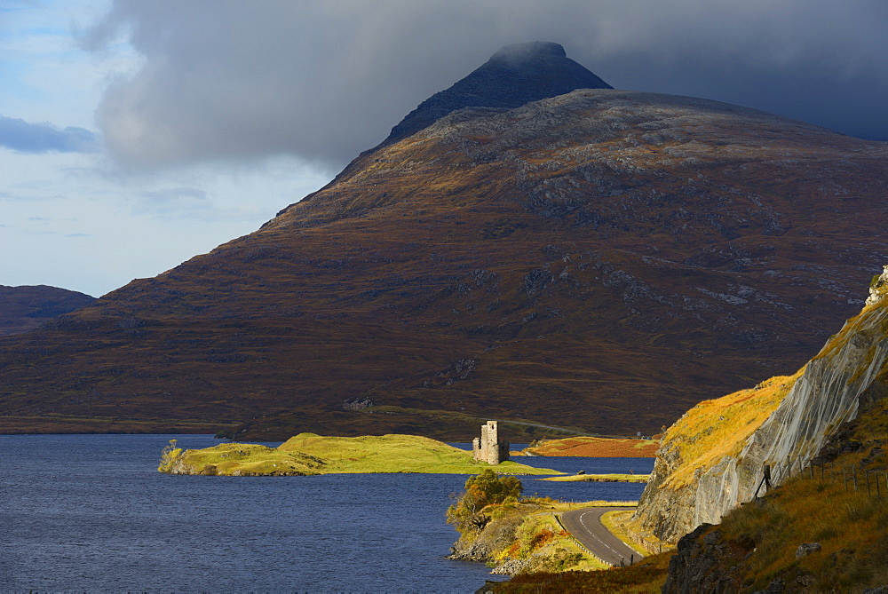 Ardvreck Castle and Loch Assynt, Sutherland, North West Highlands, Scotland, United Kingdom, Europe 