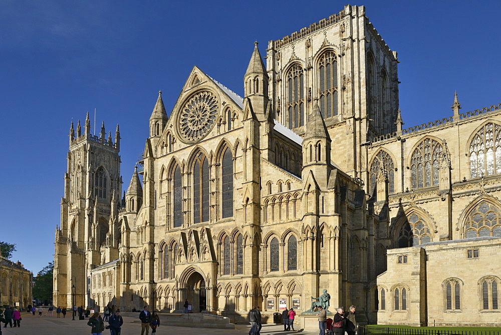 South Piazza, South Transept of York Minster, Gothic Cathedral, York, Yorkshire, England, United Kingdom, Europe