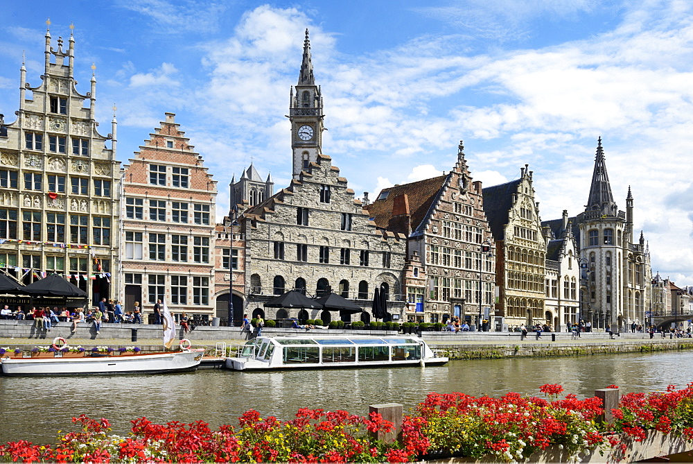 Sightseeing boats on River Leie and Medieval guild houses on Graslei Quay, Ghent, Flanders, Belgium, Europe