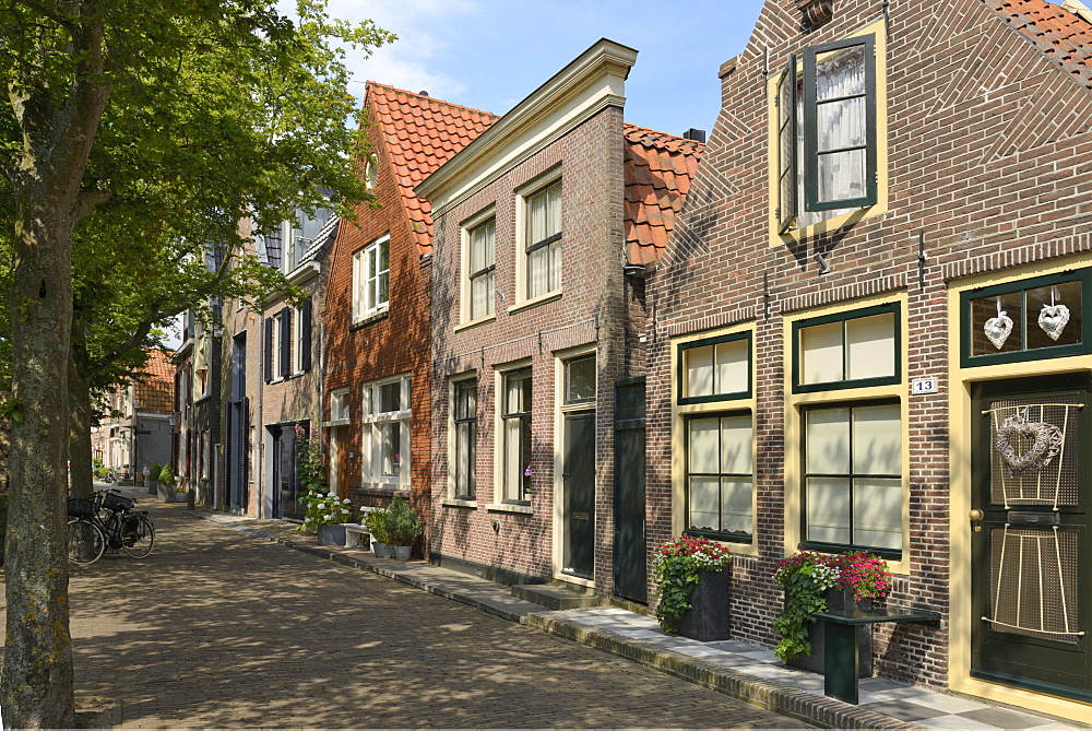 Street of uniquely individual Dutch houses, Zuider Havendijk, Enkhuizen, North Holland, Netherlands, Europe