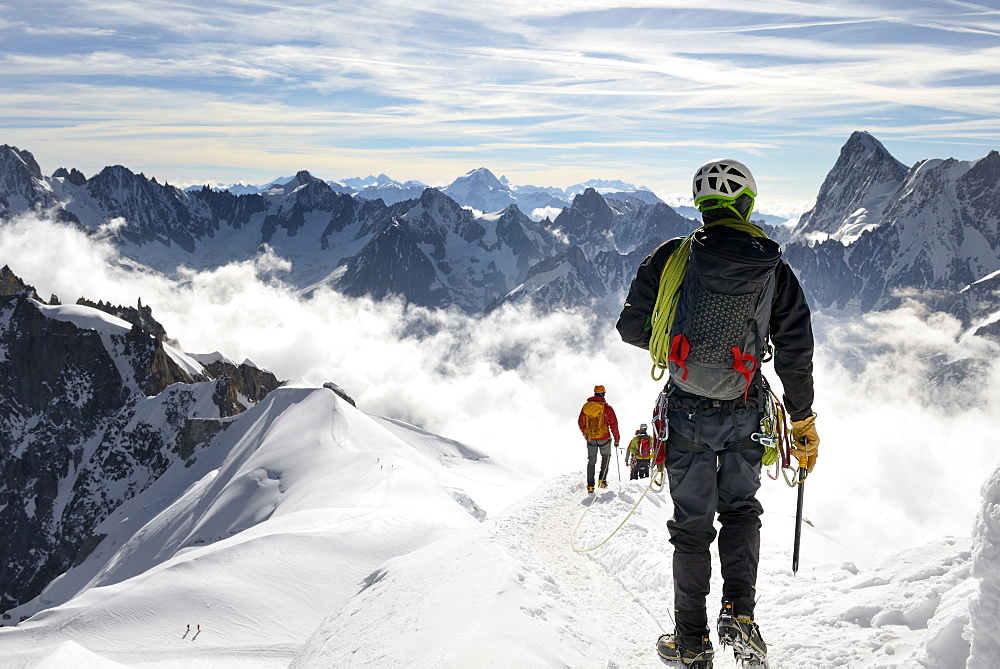 Mountaineers and climbers, Aiguille du Midi, Mont Blanc Massif, Chamonix, French Alps, Haute Savoie, France, Europe