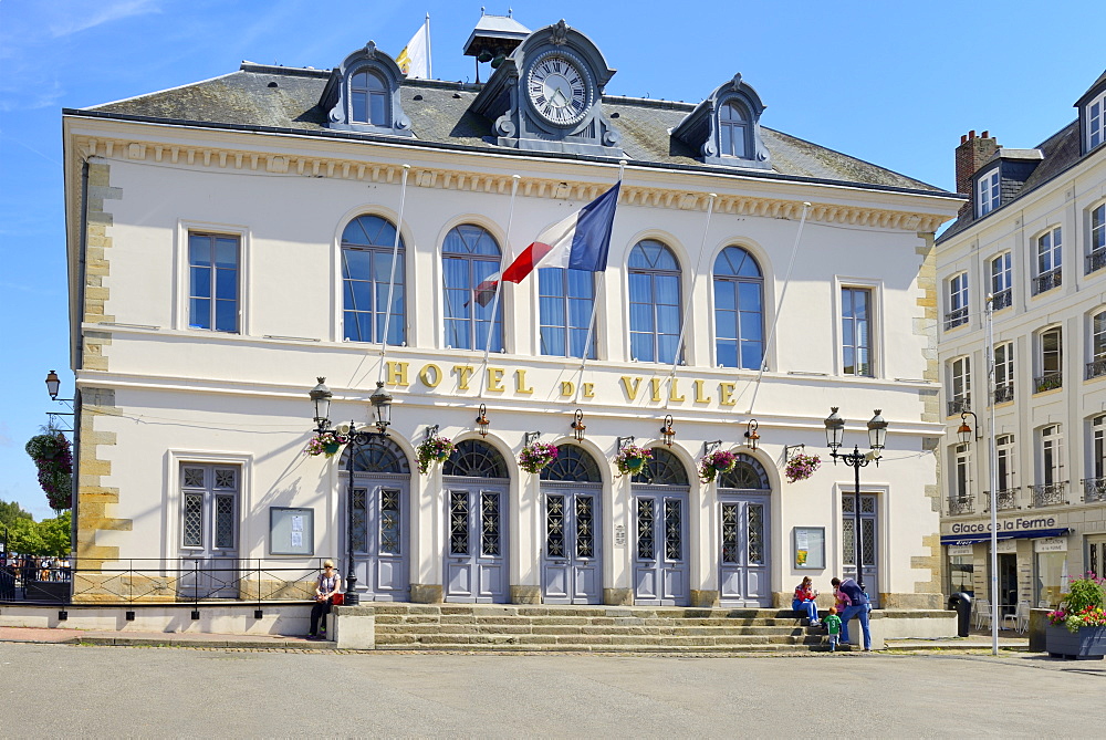 Hotel de Ville (Town Hall), Quai Saint Etienne, Honfleur, Calvados, Basse Normandie (Normandy), France, Europe