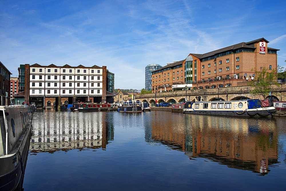 Straddle Warehouse and Best Western Hotel, Victoria Quays, formerly Canal Basin, Canal Wharf, Castle Gate Quarter, Sheffield, Yorkshire, England