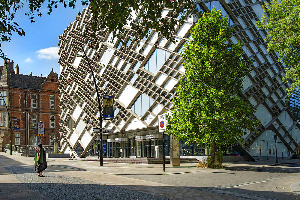 This is the 'Diamond Building' which was completed in 2015 and houses the Faculty of Engineering as well as seminar rooms and open plan study spaces for the University of Sheffield, Leavygreave Road, St George's Quarter,