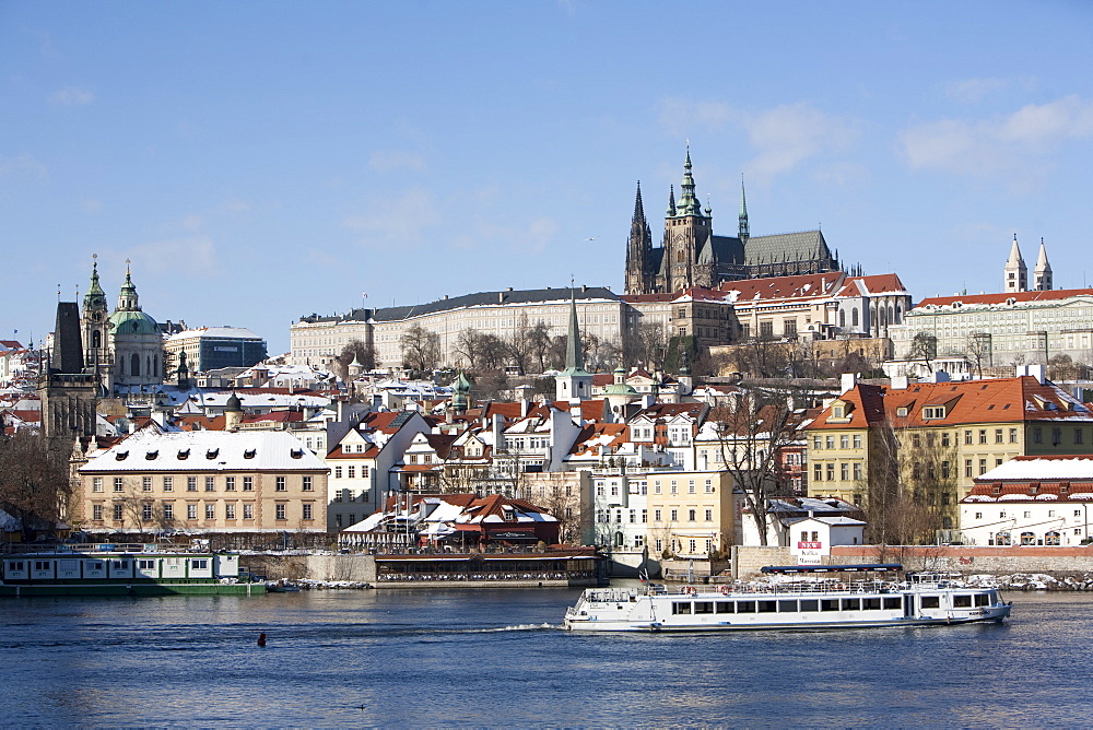 Prague Castle, St. Vitus Cathedral, and view of Malostranska from Charles Bridge, UNESCO World Heritage Site, Prague, Czech Republic, Europe